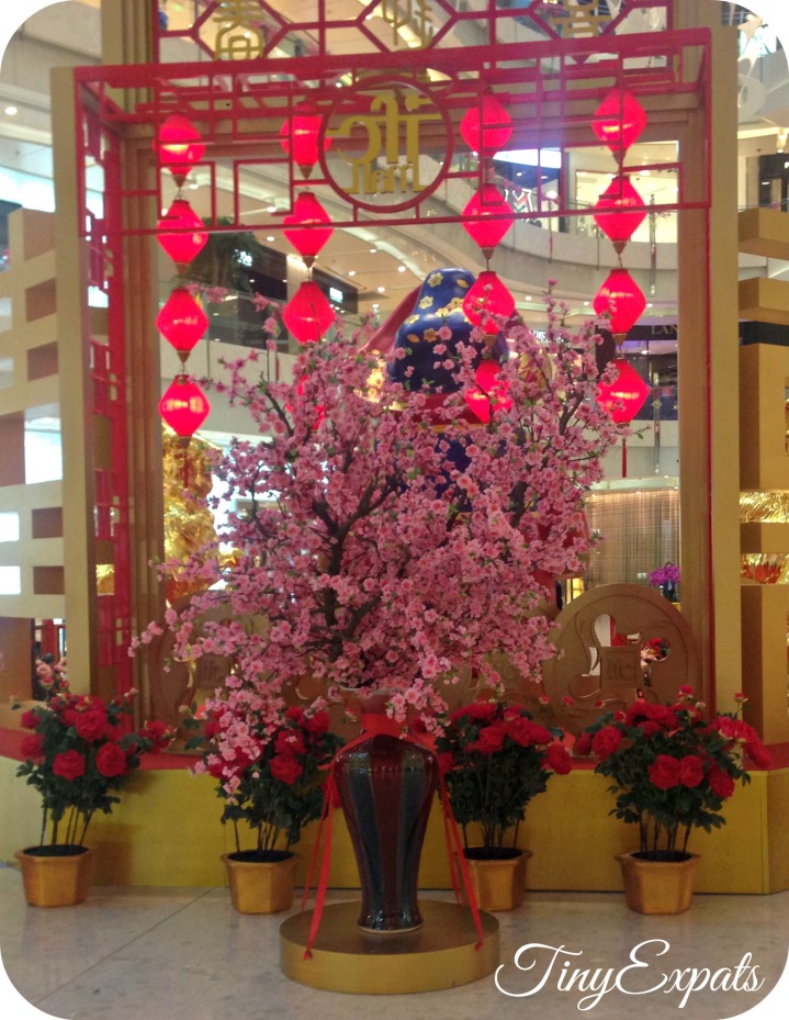 Cherry blossoms are one of the main symbols of the Spring Festival